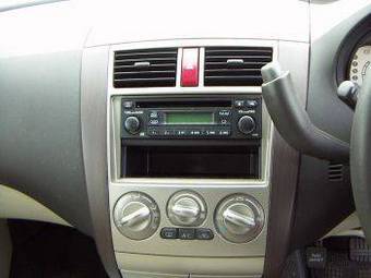 2005 Mitsubishi Colt Photos