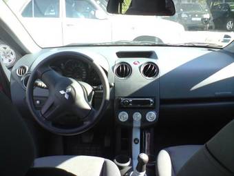 2005 Mitsubishi Colt Pictures