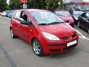2005 Mitsubishi Colt Photos