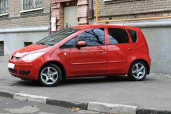 2005 Mitsubishi Colt Photos