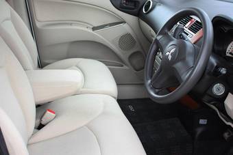 2005 Mitsubishi Colt Pictures