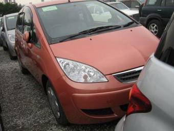 2005 Mitsubishi Colt Pictures
