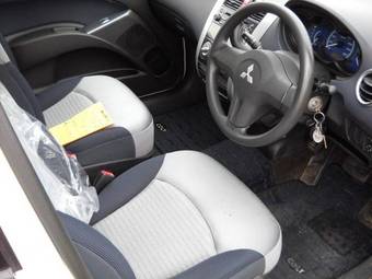 2005 Mitsubishi Colt Pictures