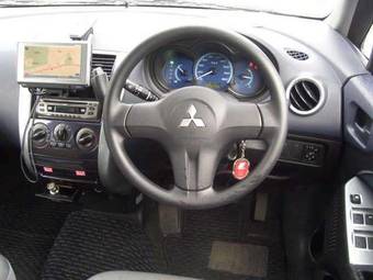 2005 Mitsubishi Colt Photos