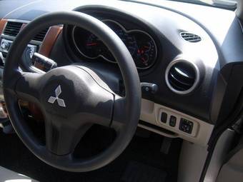 2005 Mitsubishi Colt Photos