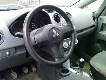 2005 Mitsubishi Colt Photos