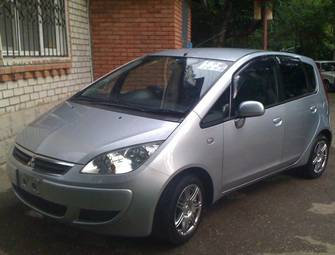 2005 Mitsubishi Colt Pictures