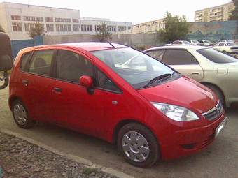 2005 Mitsubishi Colt Photos