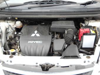 2005 Mitsubishi Colt Pictures