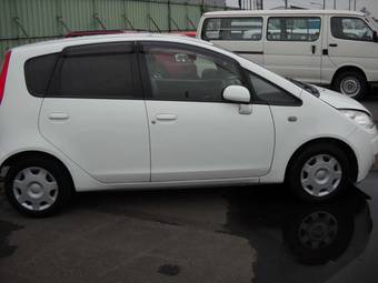 2005 Mitsubishi Colt Photos