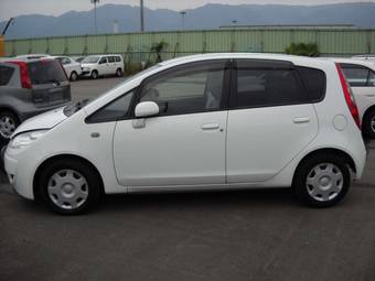 2005 Mitsubishi Colt Photos