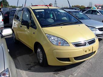 2005 Mitsubishi Colt Photos