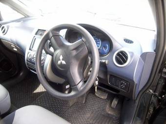 2005 Mitsubishi Colt Images