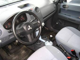 2006 Mitsubishi Colt Photos