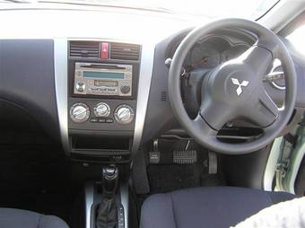 2006 Mitsubishi Colt Photos