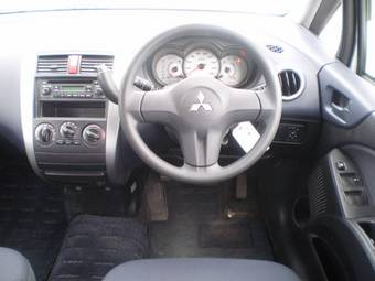 2006 Mitsubishi Colt Photos