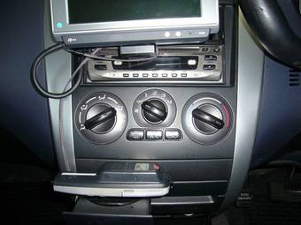 2006 Mitsubishi Colt Photos