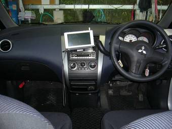 2006 Mitsubishi Colt Pictures
