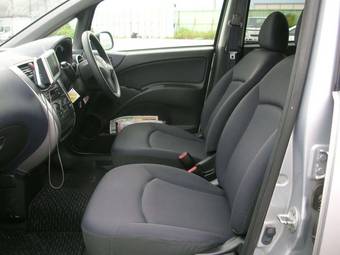 2006 Mitsubishi Colt Photos