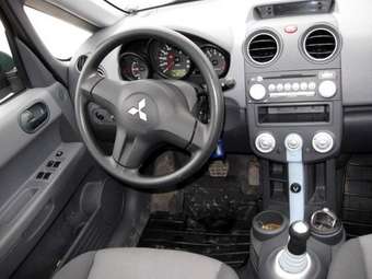 2007 Mitsubishi Colt Photos