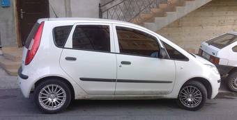 2008 Mitsubishi Colt Photos