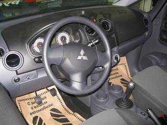 2009 Mitsubishi Colt Pictures