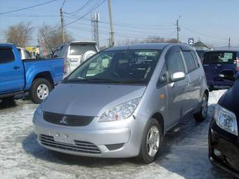 2009 Mitsubishi Colt Pictures