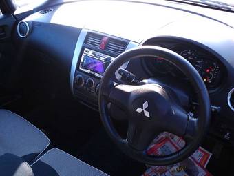 2010 Mitsubishi Colt Pictures