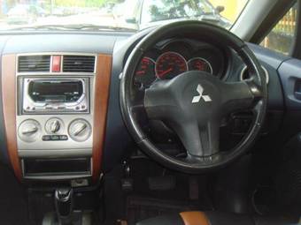 2004 Mitsubishi Colt Plus Images