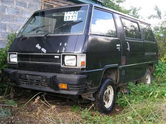 1986 Mitsubishi Delica Photos