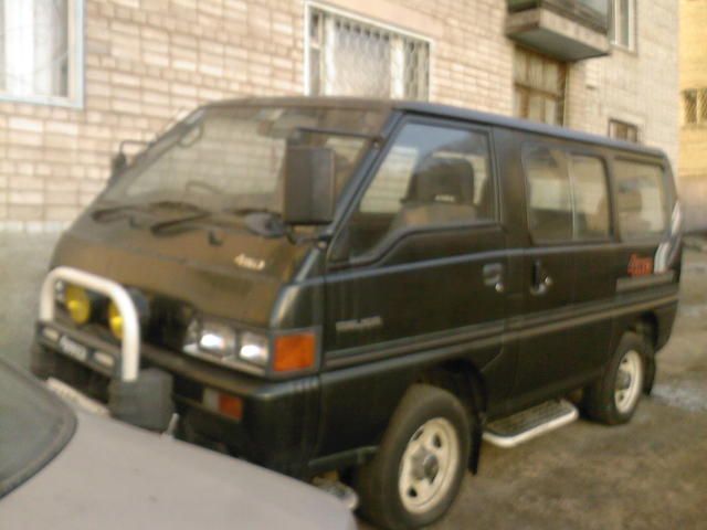 1989 Mitsubishi Delica