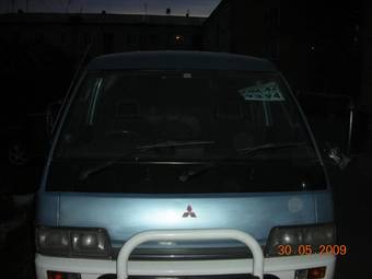 1989 Mitsubishi Delica Photos