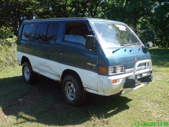 1989 Mitsubishi Delica Pictures