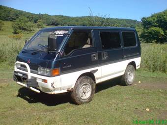 1989 Mitsubishi Delica Photos