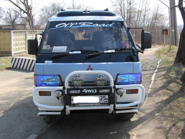 1990 Mitsubishi Delica