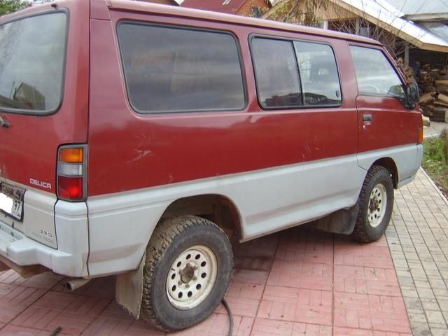 1990 Mitsubishi Delica