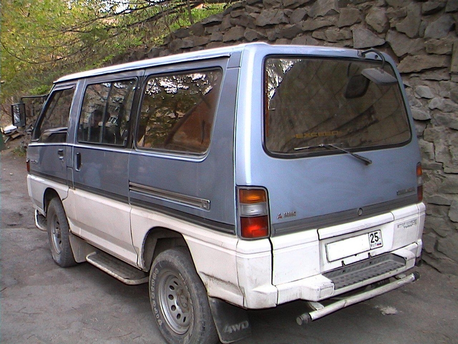 1990 Mitsubishi Delica Pictures