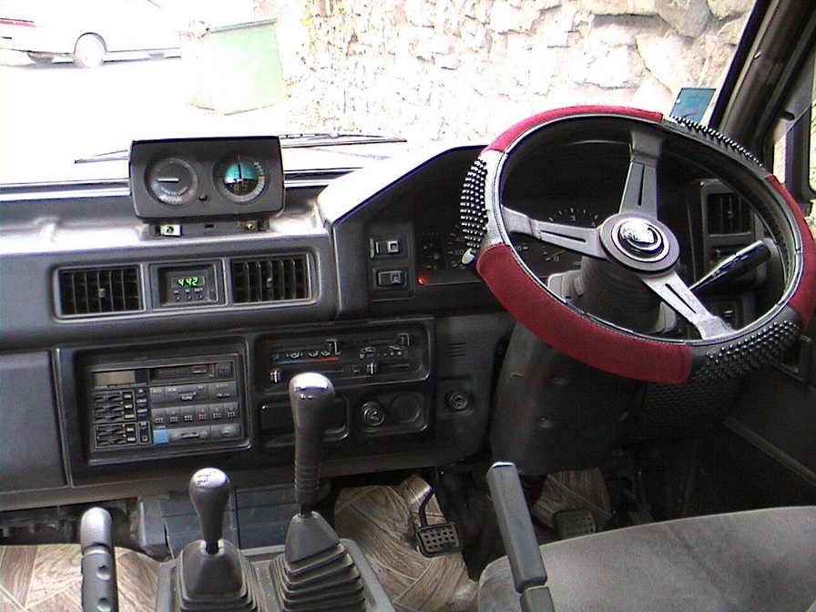 1990 Mitsubishi Delica Photos