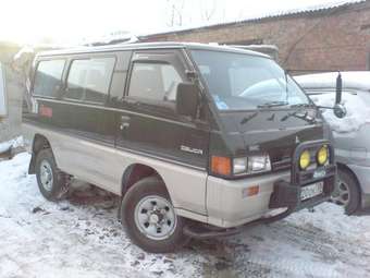 1990 Mitsubishi Delica Photos