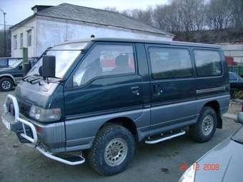 1990 Mitsubishi Delica Photos