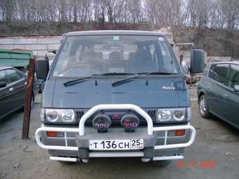 1990 Mitsubishi Delica Photos