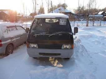 1990 Mitsubishi Delica Photos