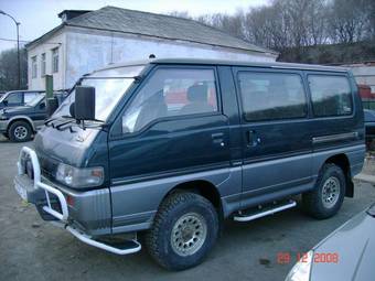 1990 Mitsubishi Delica Photos