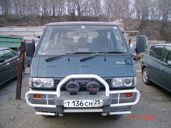 1990 Mitsubishi Delica Pictures