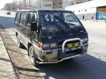 1990 Mitsubishi Delica Photos