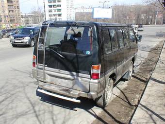1990 Mitsubishi Delica Pictures
