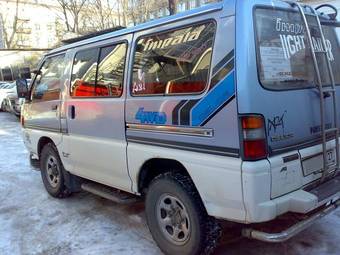 1990 Mitsubishi Delica Photos