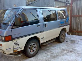 1990 Mitsubishi Delica Photos