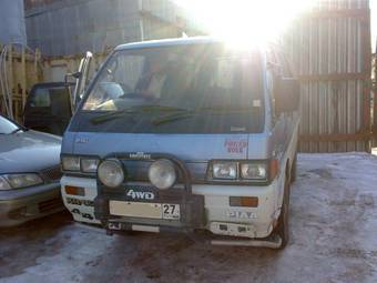 1990 Mitsubishi Delica Pictures