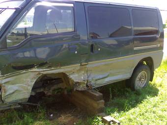 1990 Mitsubishi Delica Photos